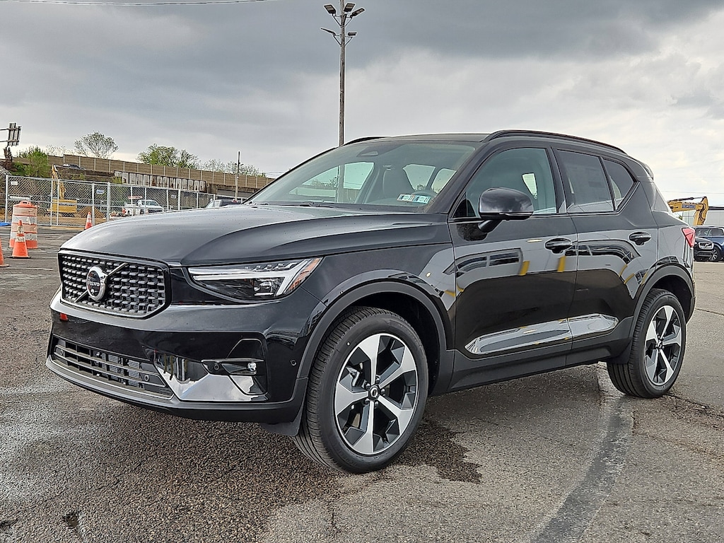New 2026 Volvo XC40 B5 Plus SUV