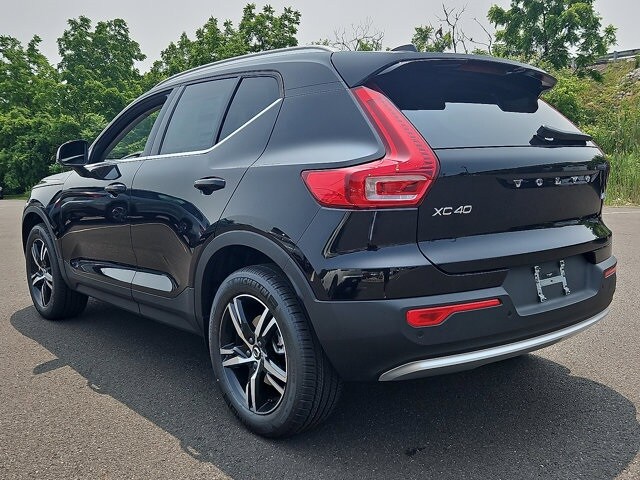 2025 Volvo XC40 Core photo 4