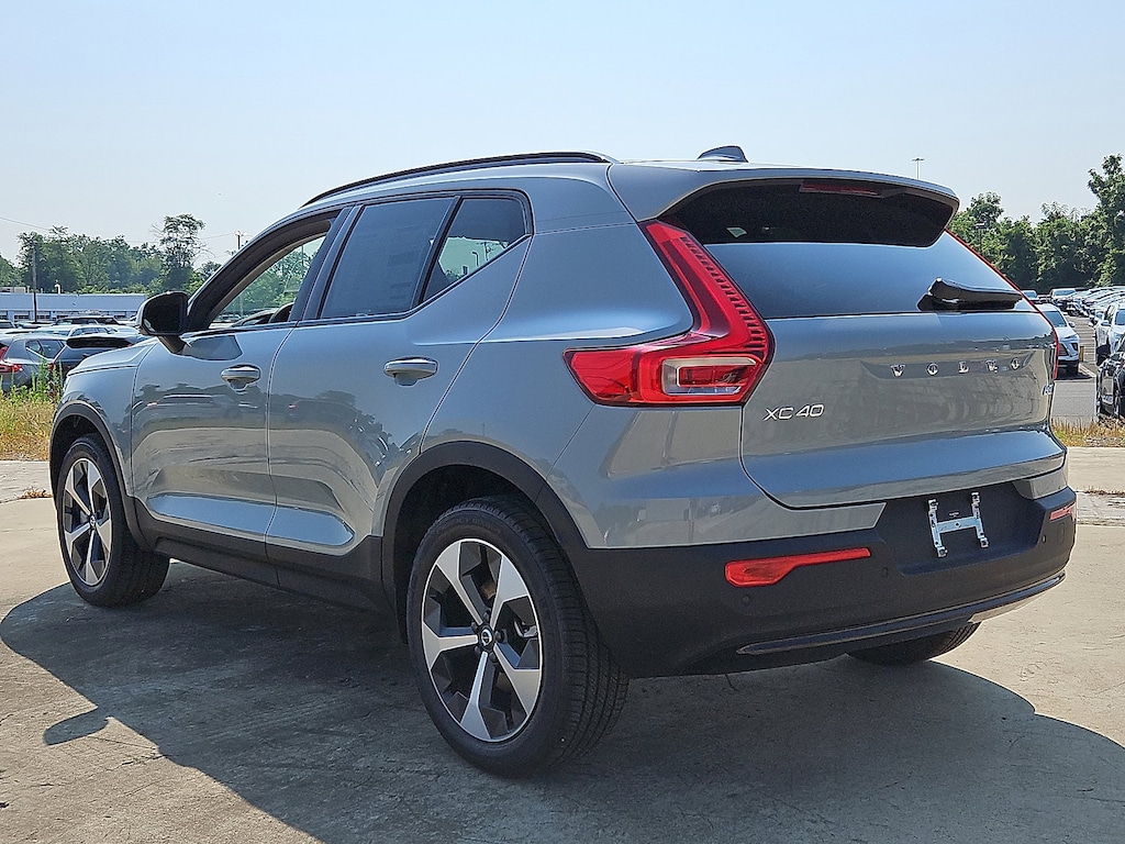 Used 2026 Volvo XC40 B5 Core SUV