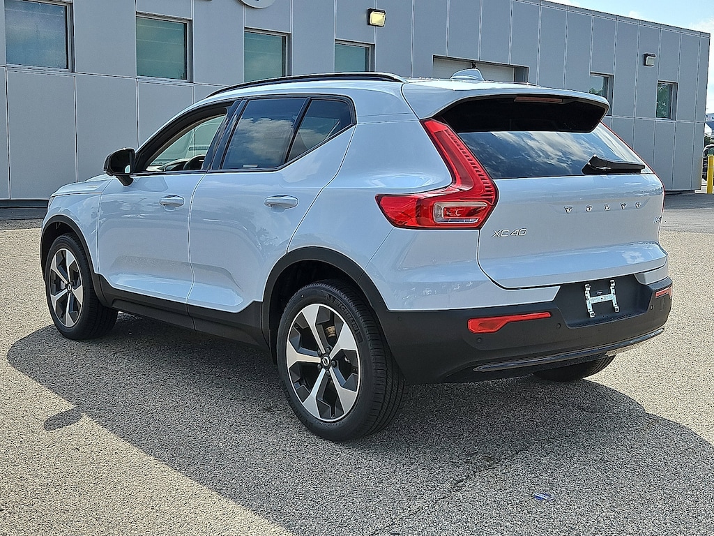 New 2026 Volvo XC40 B5 Plus SUV