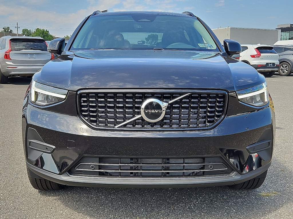 Used 2026 Volvo XC40 B5 Core SUV