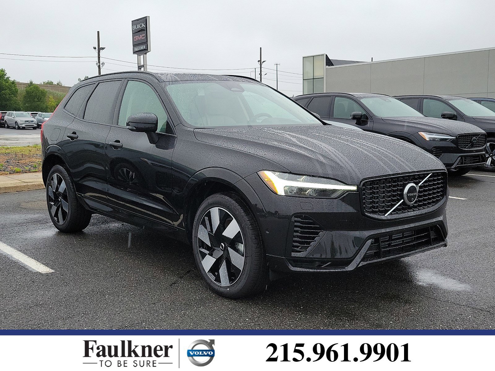 2025 Volvo XC60 Plus's photo