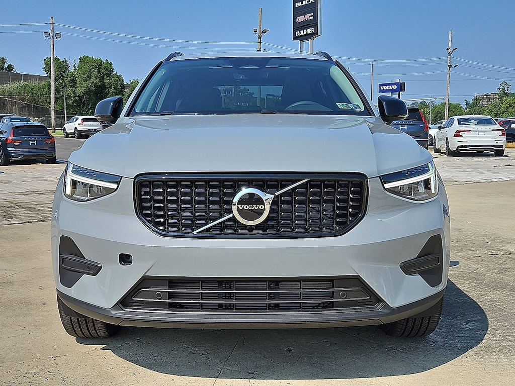 Used 2026 Volvo XC40 B5 Core SUV
