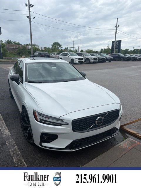 2024 Volvo S60 B5 Core Dark Theme's photo