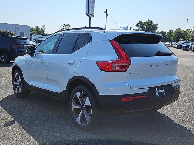 2026 Volvo XC40 Plus photo 4