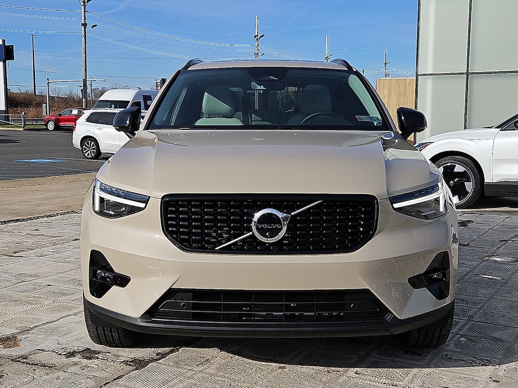New 2026 Volvo XC40 B5 Plus SUV