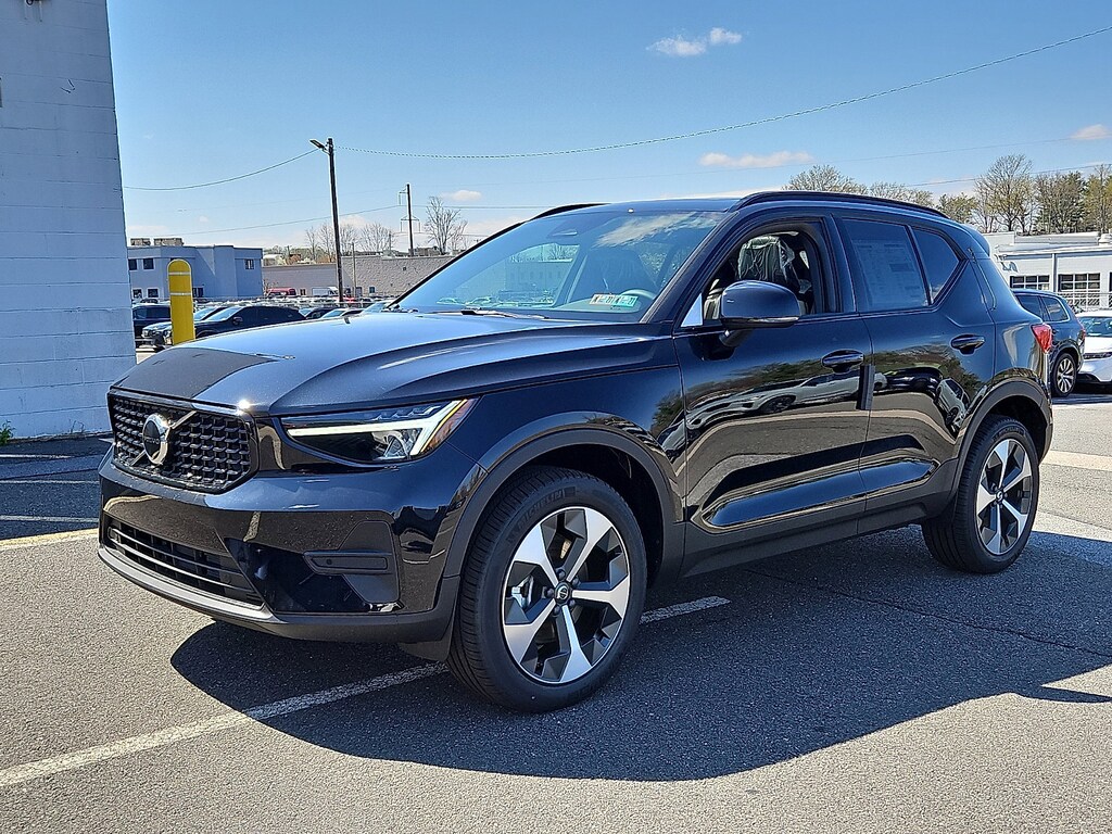 New 2026 Volvo XC40 B5 Core SUV