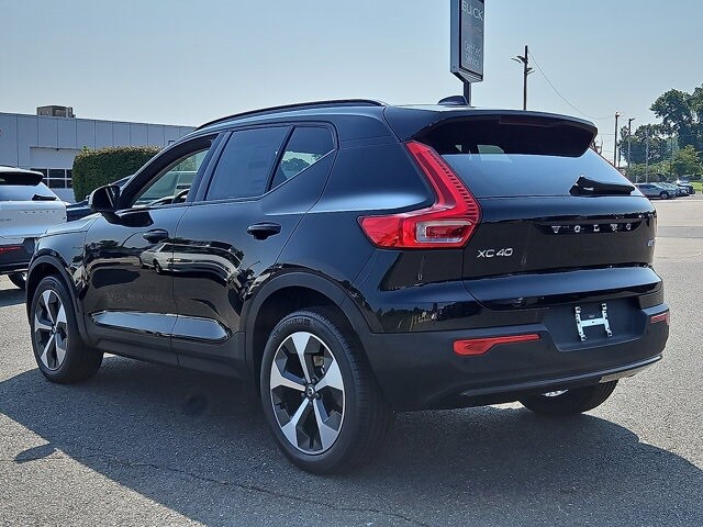 2026 Volvo XC40 Plus photo 4