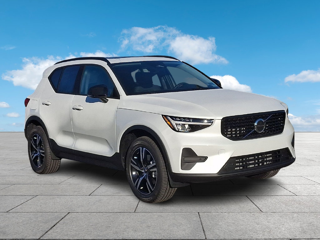 2026 Volvo XC40 Core