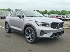 2026 Volvo XC40 B5 Core SUV