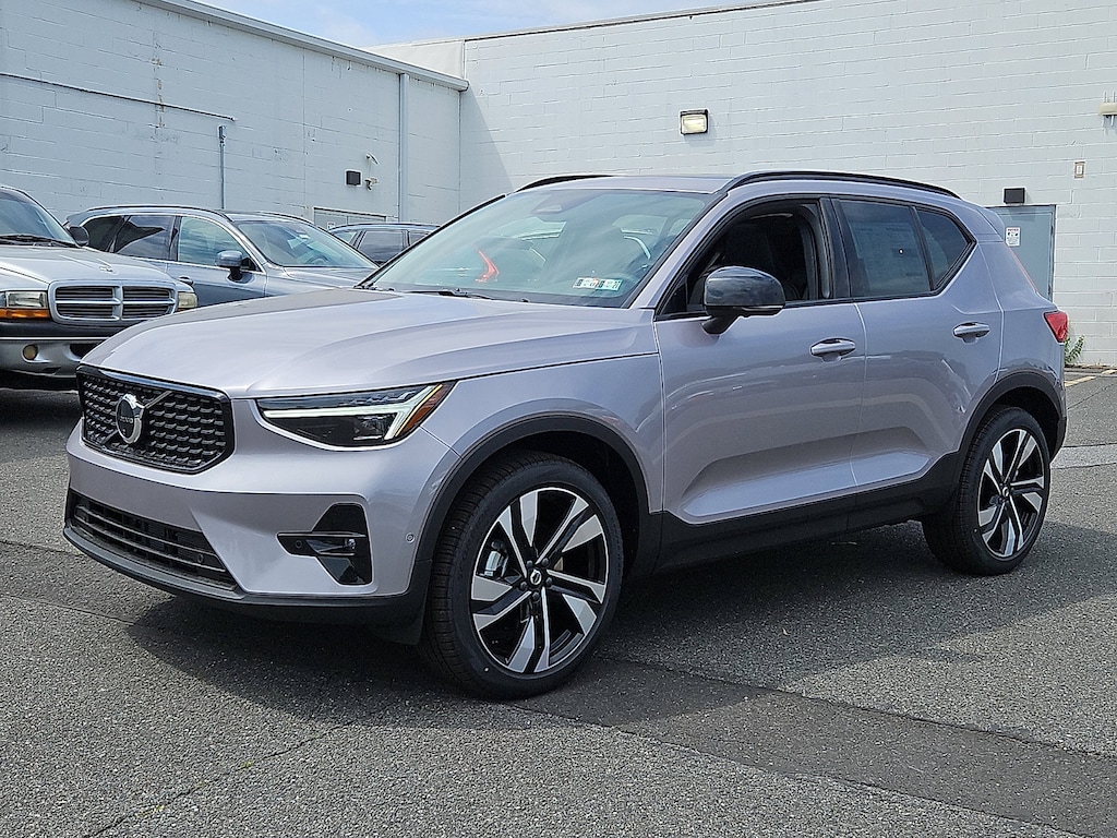 New 2026 Volvo XC40 B5 Plus SUV