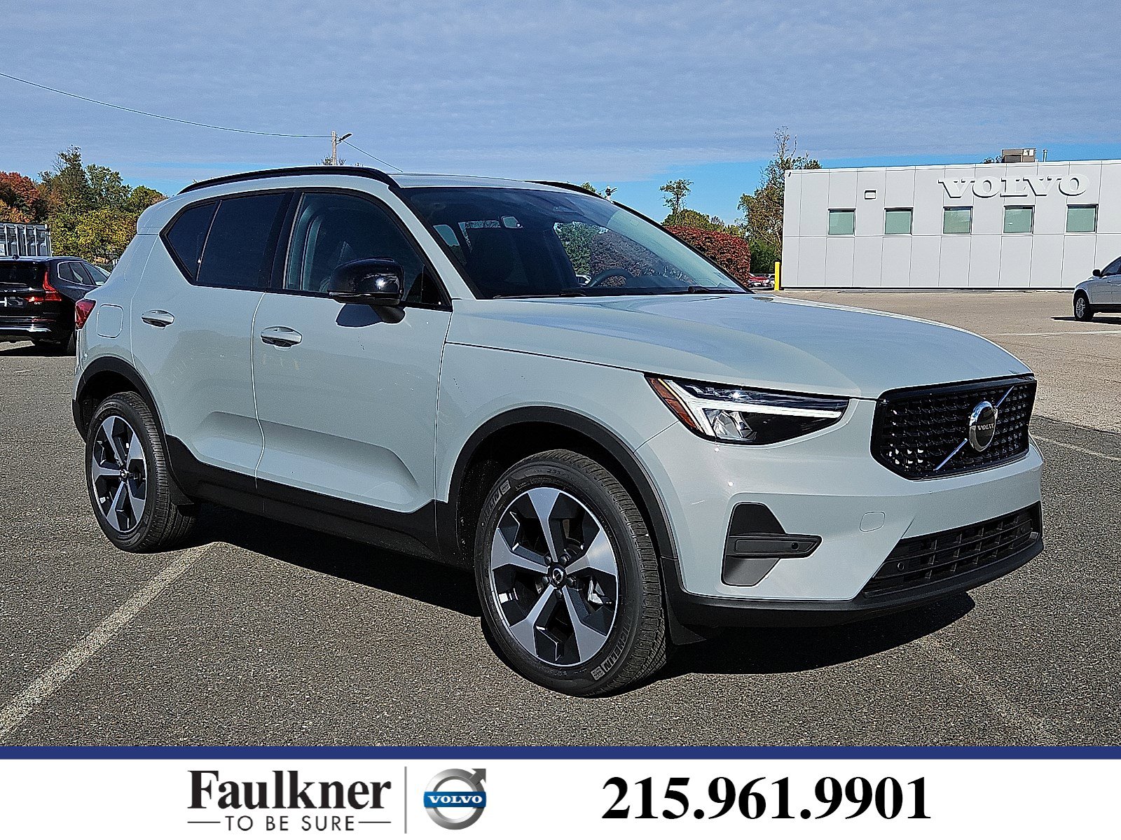 2026 Volvo XC40 Core's photo
