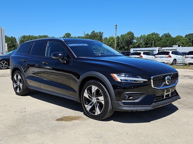2024 Volvo V60 Cross Country Wagon 