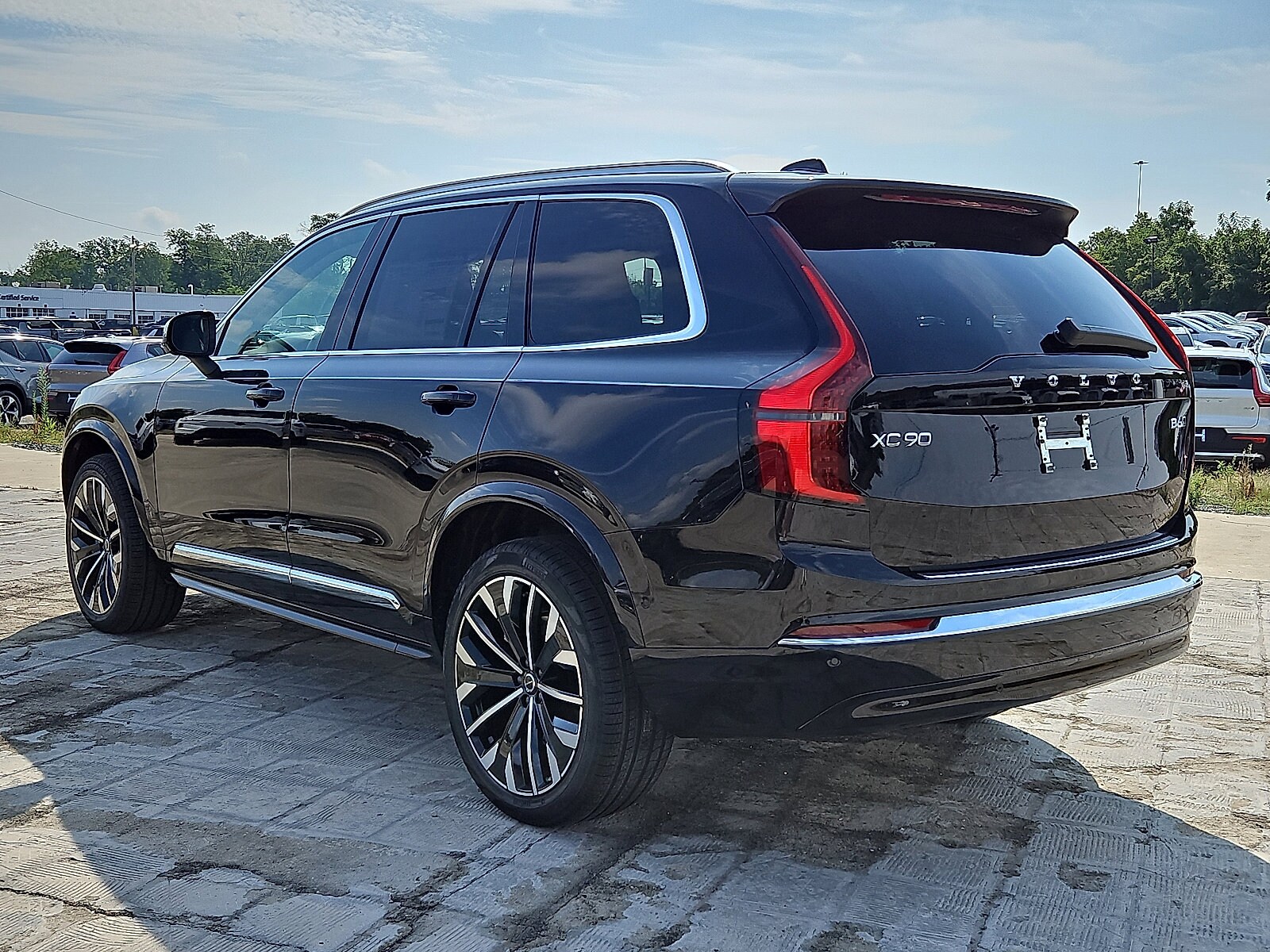 2026 Volvo XC90 Plus photo 3