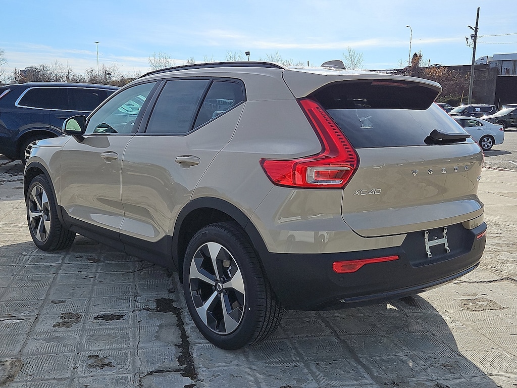 New 2026 Volvo XC40 B5 Plus SUV