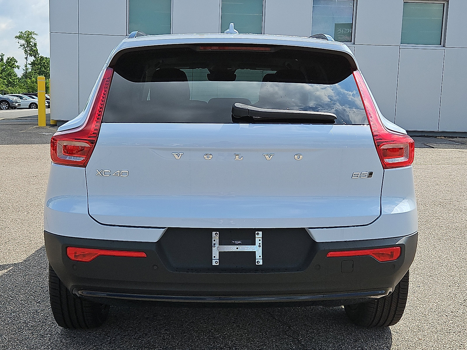 2026 Volvo XC40 Plus - Photo 5