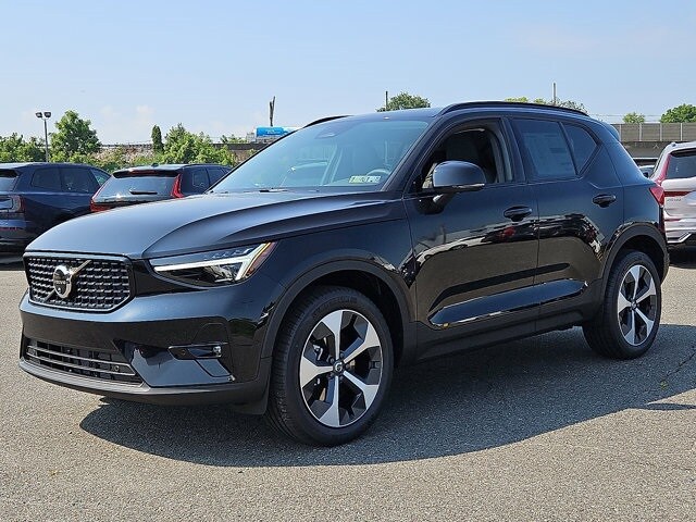 2026 Volvo XC40 Plus photo 3