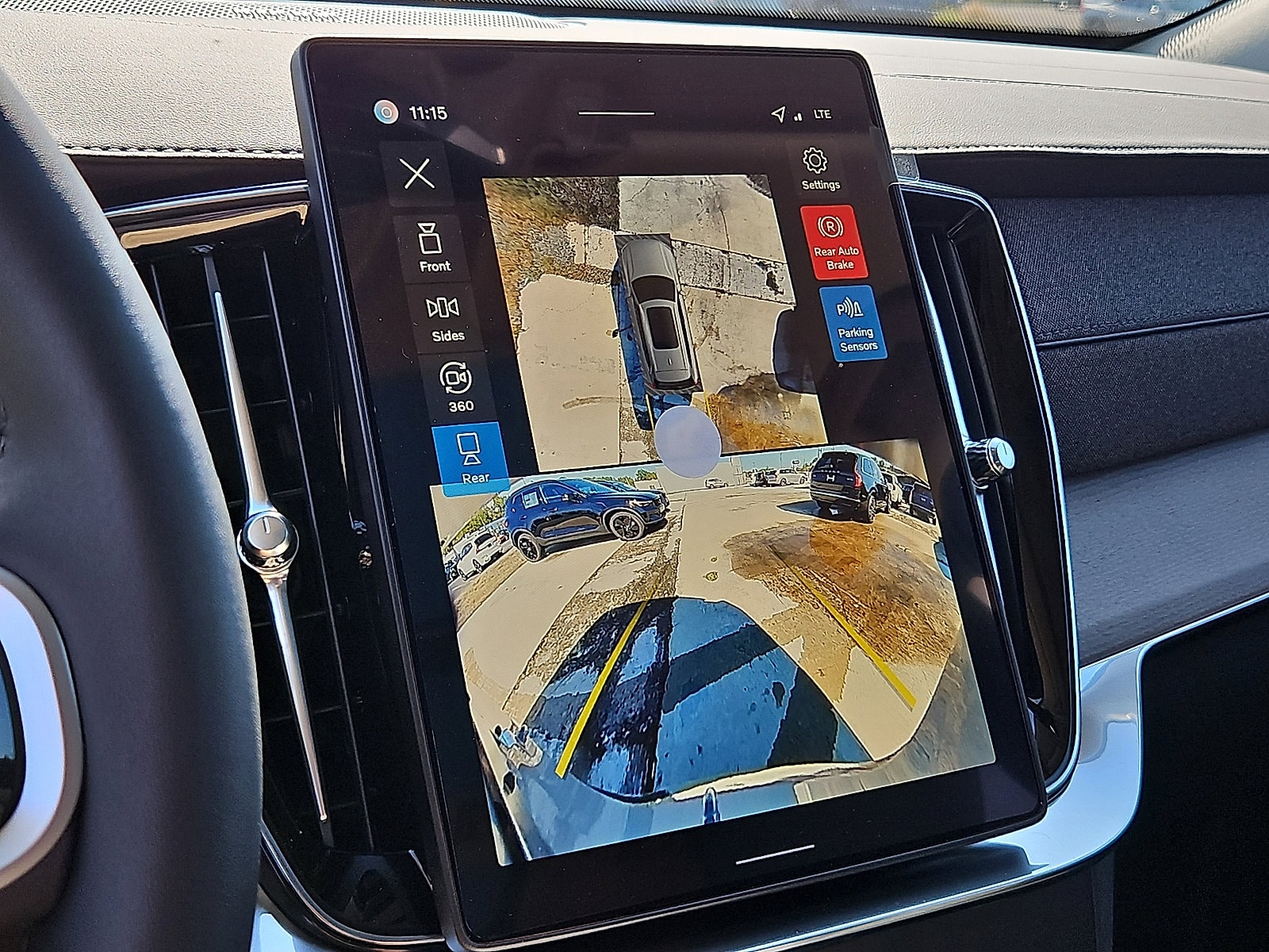 2026 Volvo XC90 Plus - Photo 17