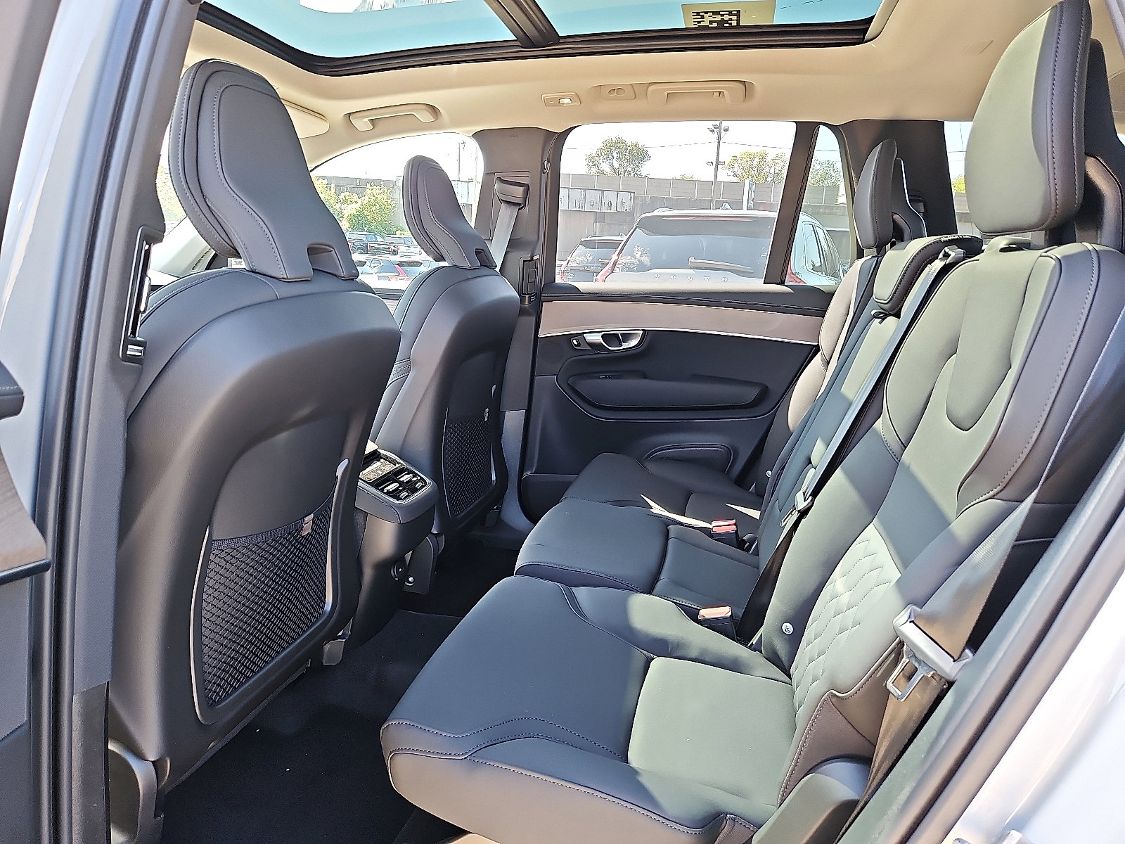 2026 Volvo XC90 Plus - Photo 8