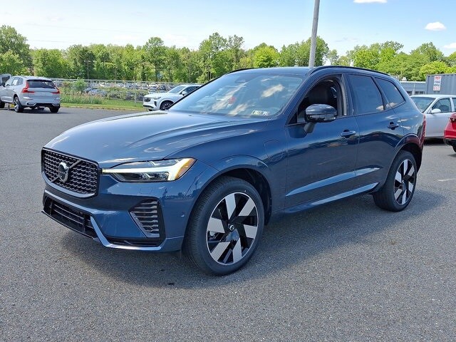 2025 Volvo XC60 Hybrid T8 Plus photo 3