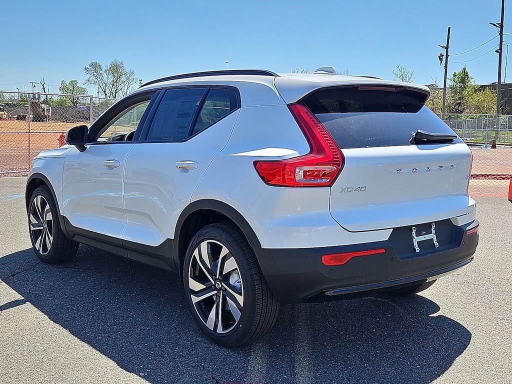 New 2026 Volvo XC40 B5 Plus SUV
