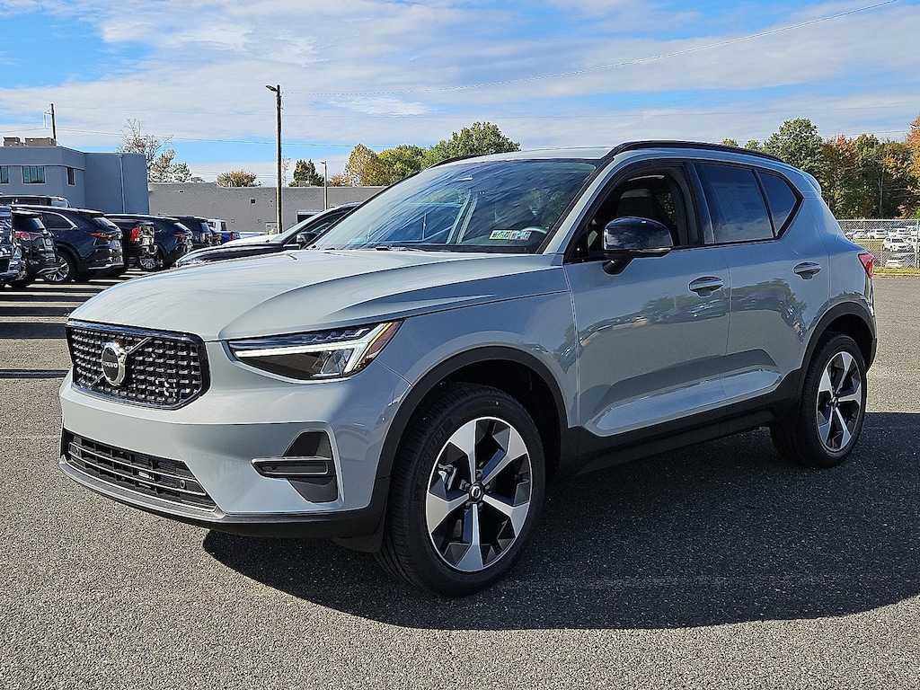 New 2026 Volvo XC40 B5 Core SUV