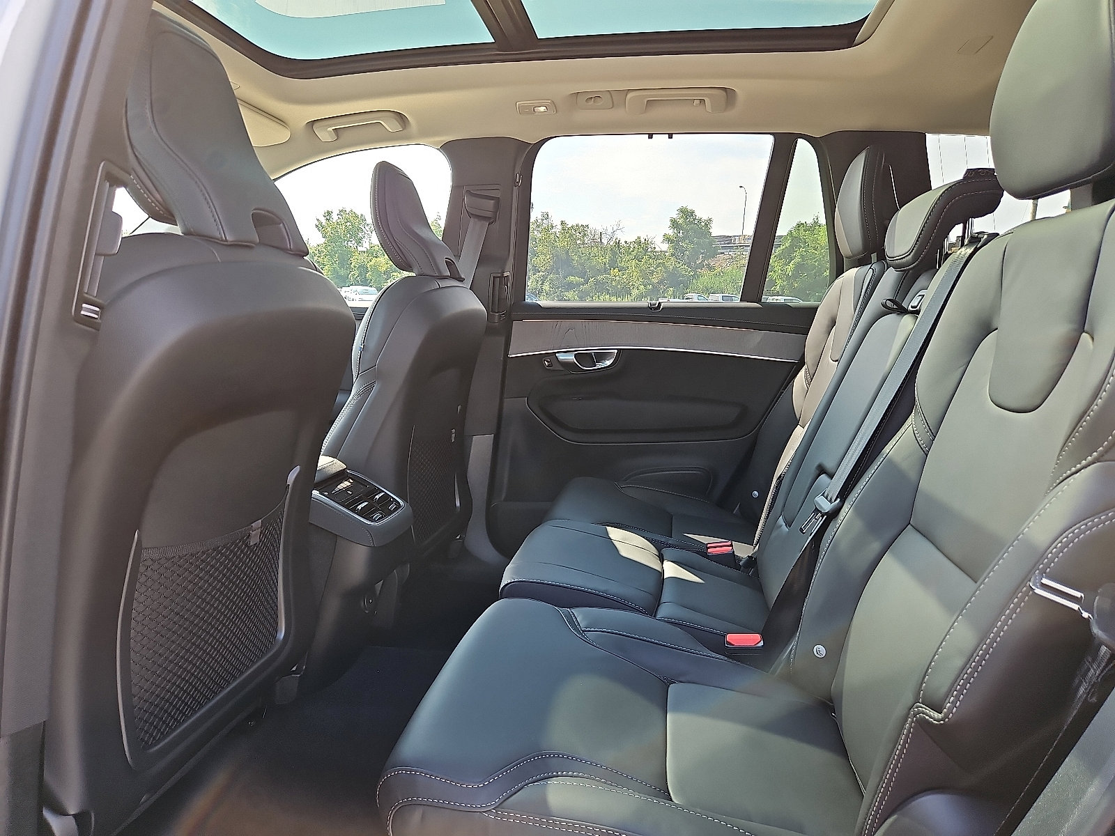 2026 Volvo XC90 Ultra - Photo 8