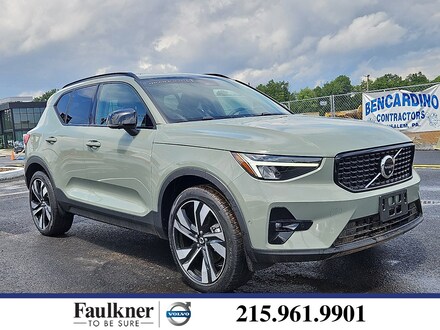 2023 Volvo XC40 B5 AWD Plus Dark SUV