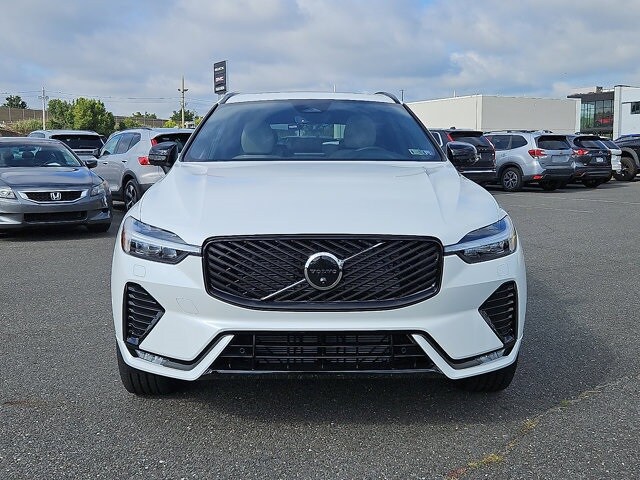 2026 Volvo XC60 B5 Plus photo 2