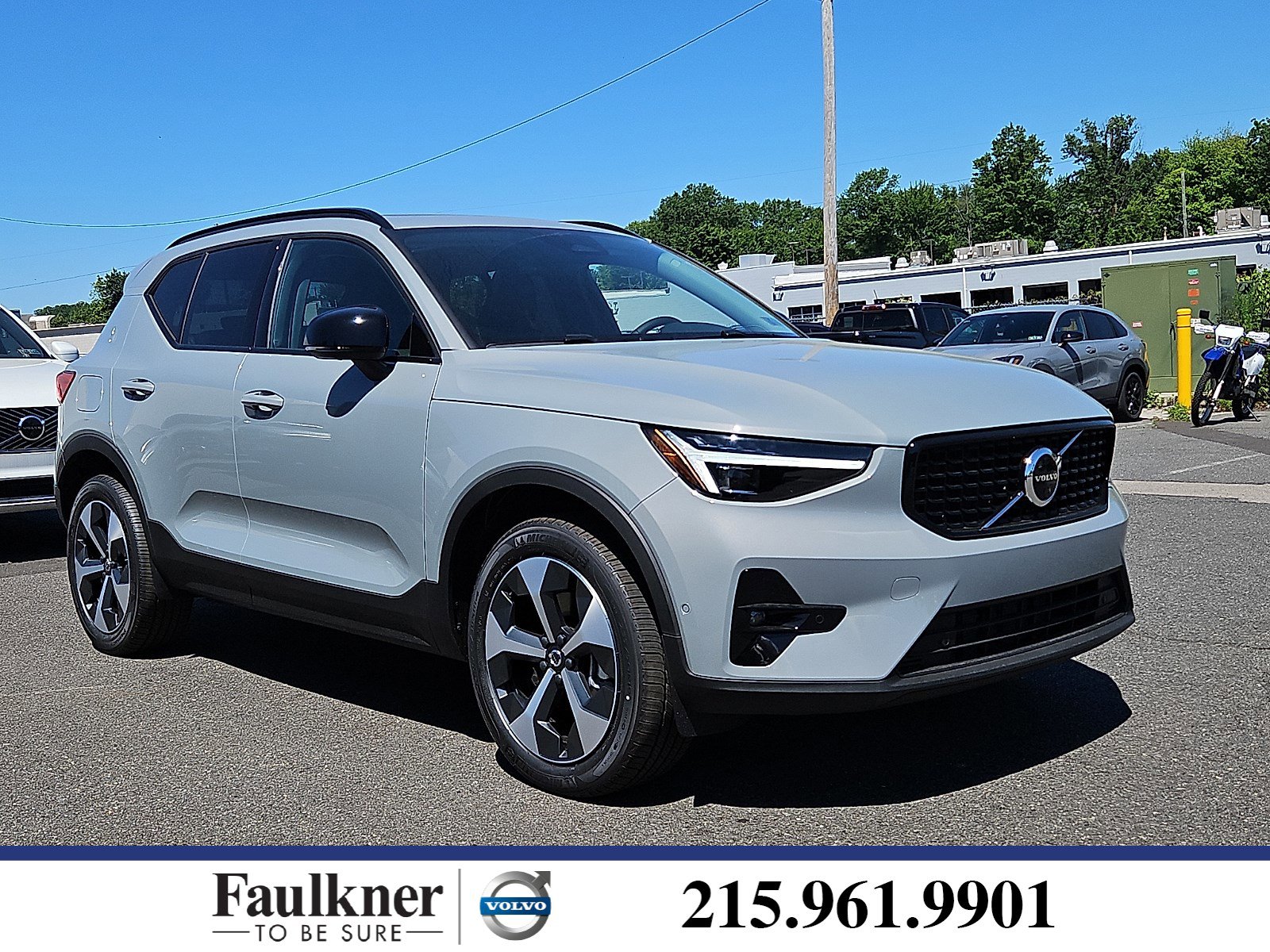 2026 Volvo XC40 B5 Plus Dark AWD's photo