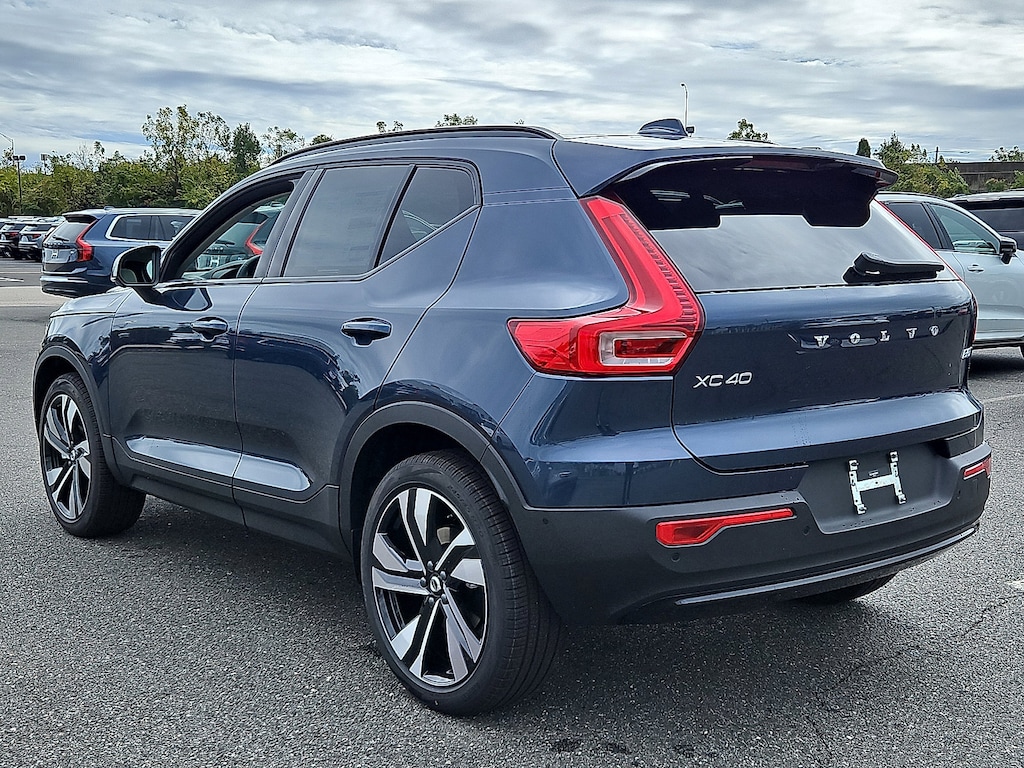 New 2026 Volvo XC40 B5 Ultra SUV