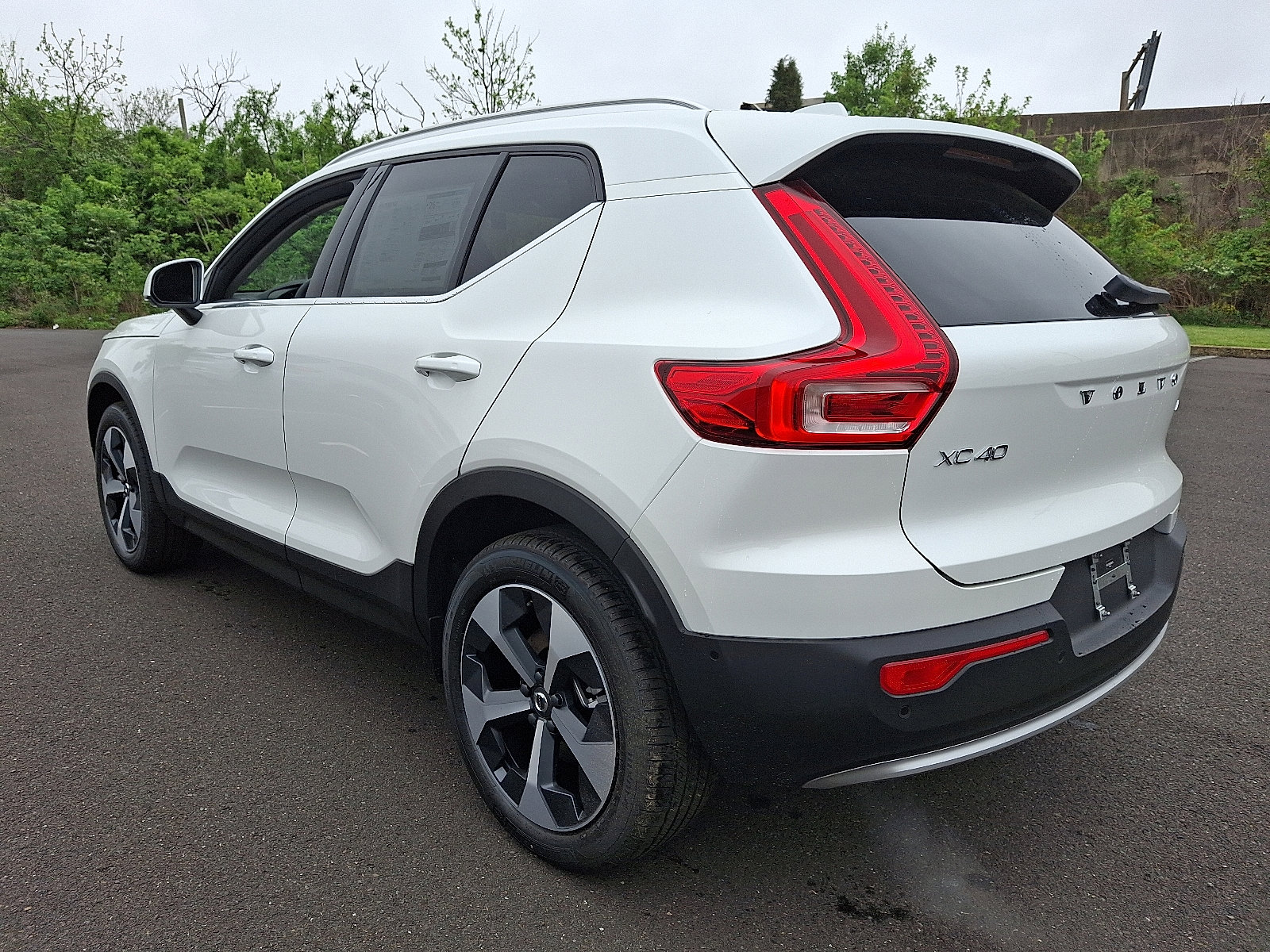 2025 Volvo XC40 Plus photo 4