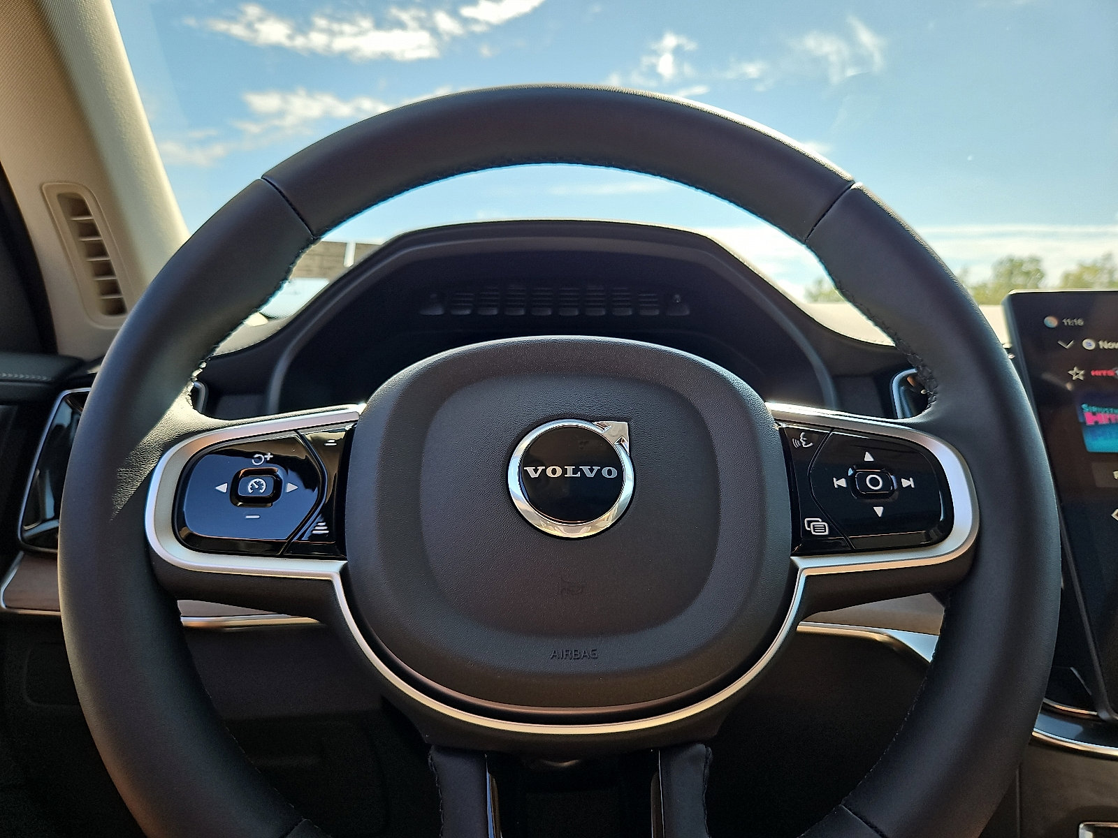 2026 Volvo XC90 Plus - Photo 18