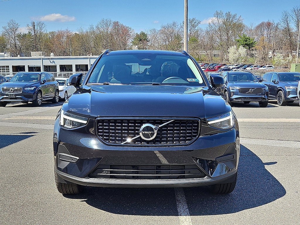 New 2026 Volvo XC40 B5 Core SUV