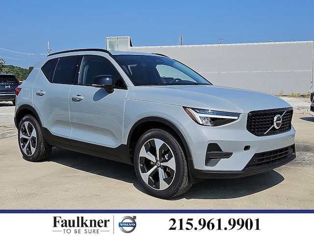 2026 Volvo XC40 B5 Core SUV
