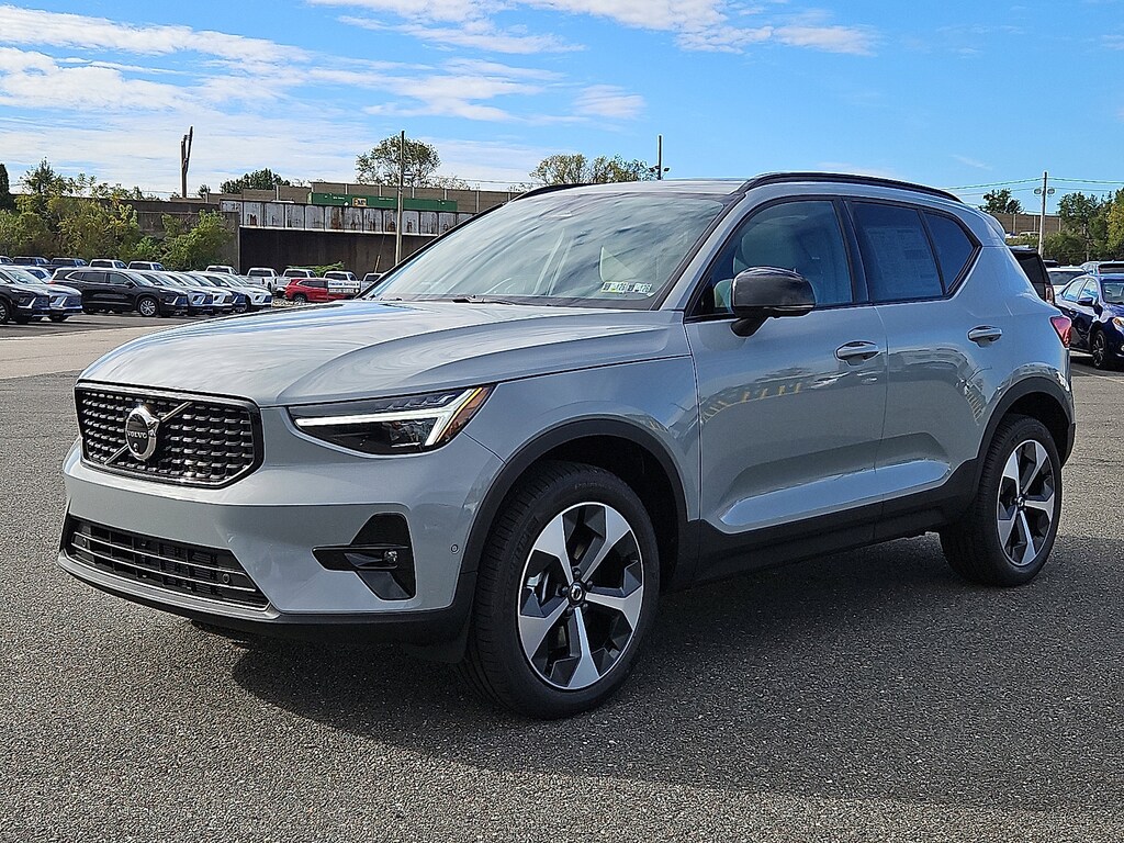New 2026 Volvo XC40 B5 Plus SUV