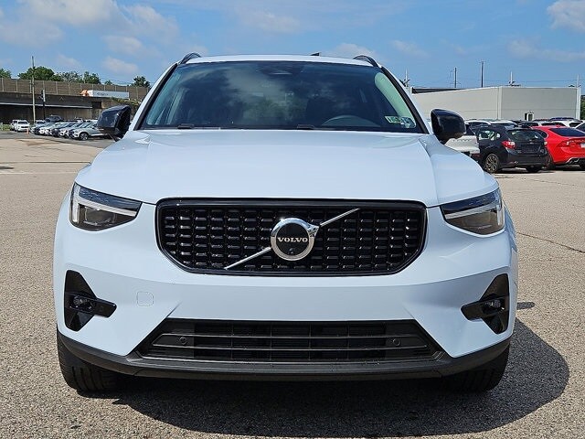 2026 Volvo XC40 Plus photo 2