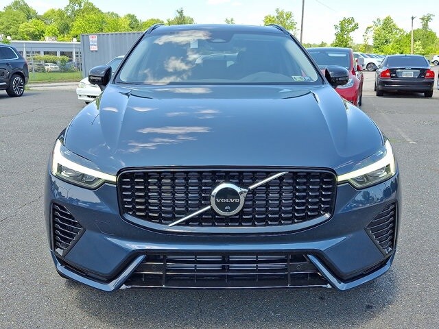 2025 Volvo XC60 Hybrid T8 Plus photo 2