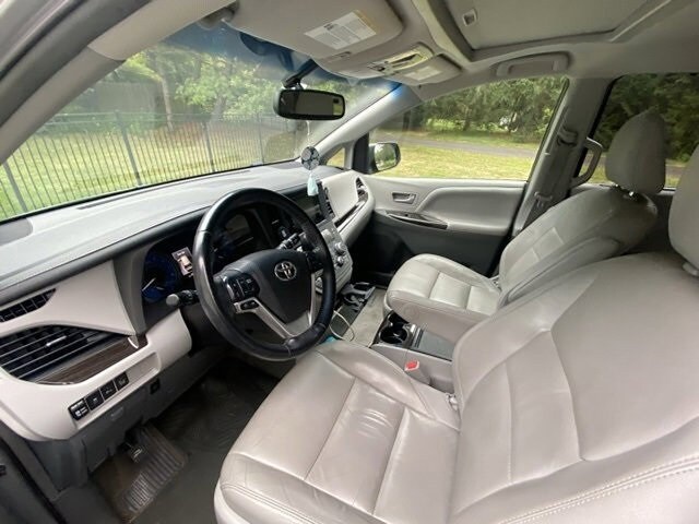 2015 Toyota Sienna L photo 4