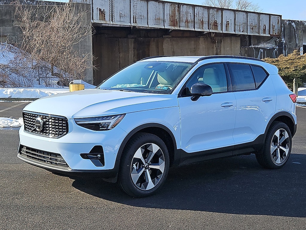 New 2026 Volvo XC40 B5 Plus SUV