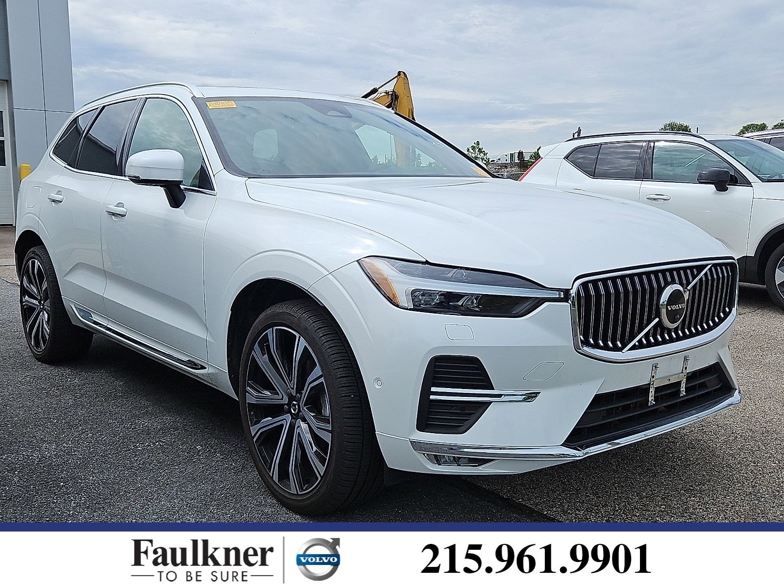 2023 Volvo XC60 B5 Ultimate Bright Theme AWD's photo