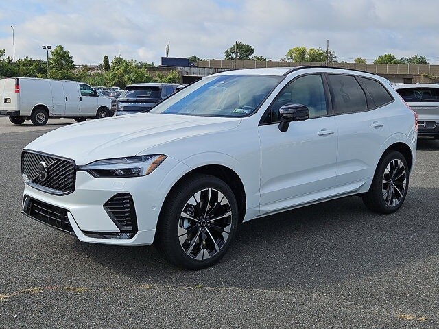 2026 Volvo XC60 B5 Plus photo 3