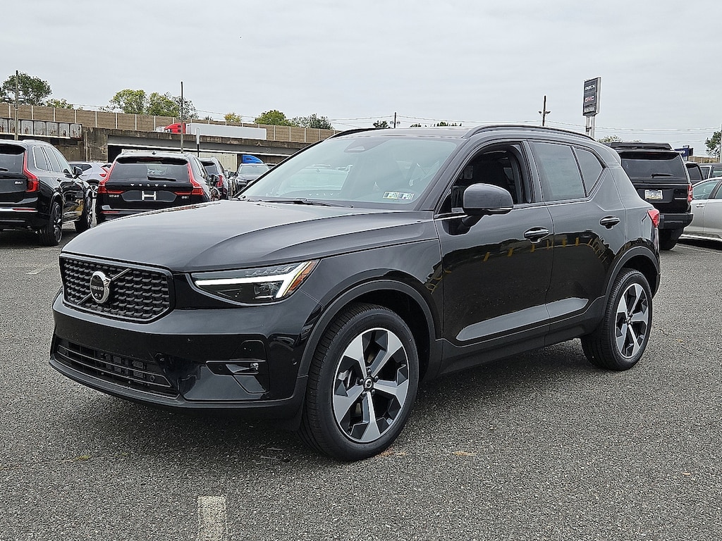 New 2026 Volvo XC40 B5 Plus SUV