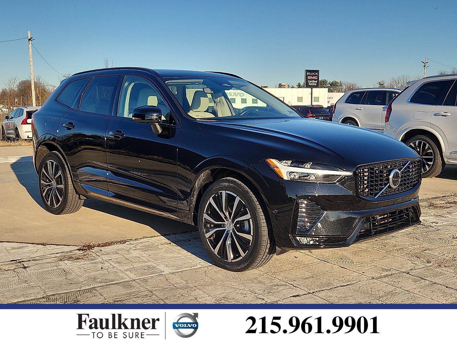 2023 Volvo XC60 Plus's photo