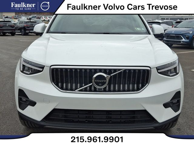 2025 Volvo XC40 Plus photo 2