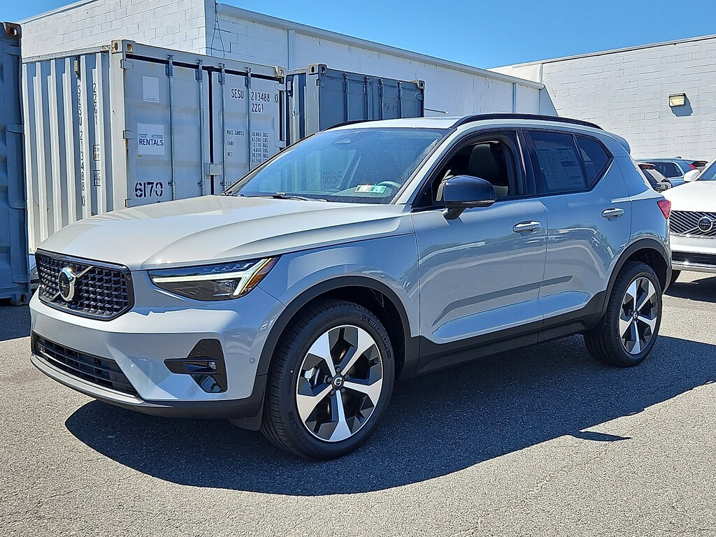 New 2026 Volvo XC40 B5 Plus SUV