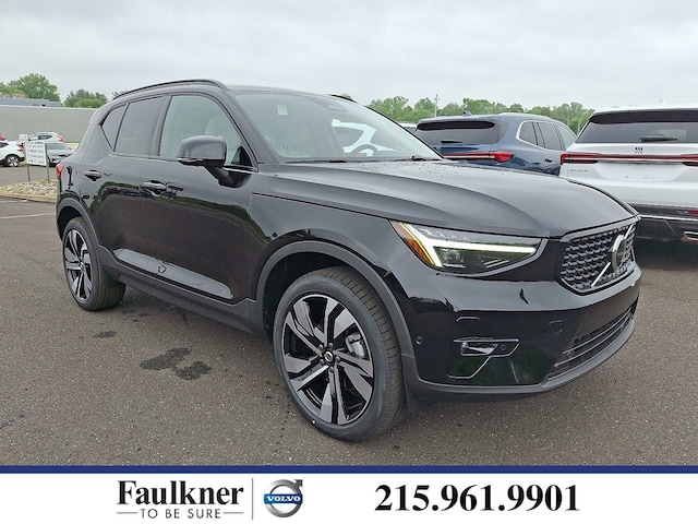 2025 Volvo XC40 B5 Ultra Dark Theme SUV