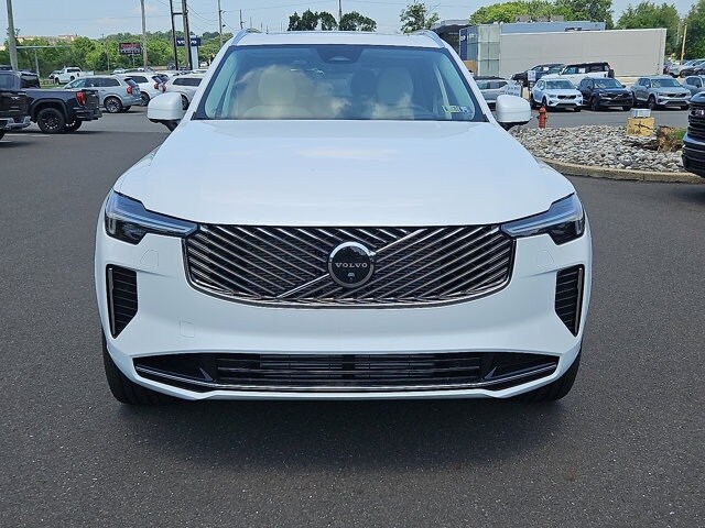2026 Volvo XC90 T8 AWD photo 2