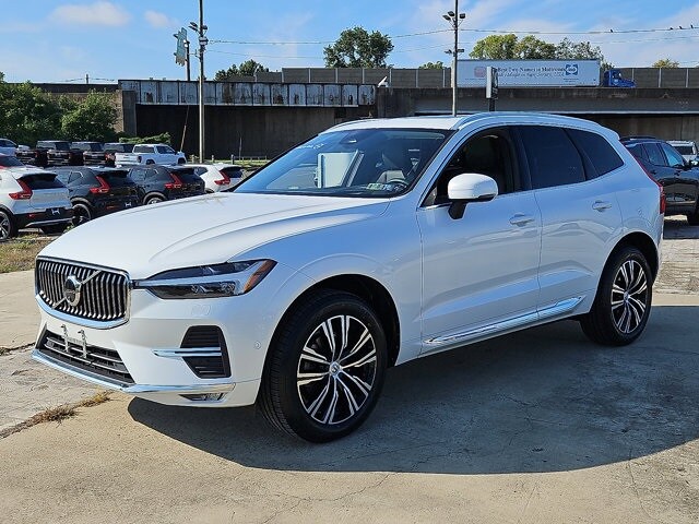 2022 Volvo XC60 B5 Inscription photo 2