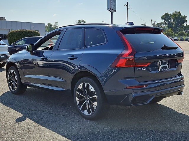 2026 Volvo XC60 B5 Plus photo 3